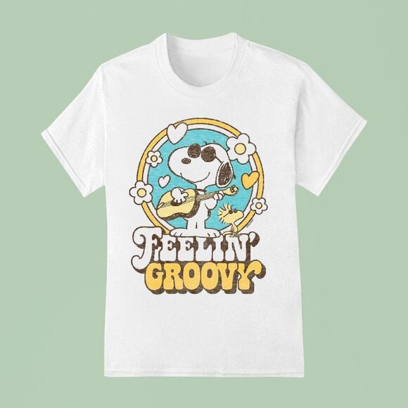 Peanuts - Feelin Groovy Snoopy And Woodstock Lights Shirt 169 - Picture 1 of 5